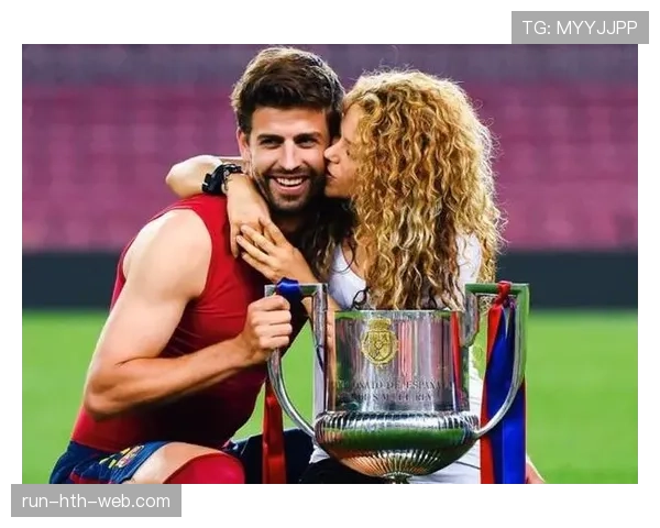 杰拉德·皮克居然能边带娃边数亿豪宅里开会，普通爸妈早崩溃了吧？！